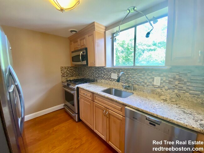 Building Photo - 20 Stearns Rd
