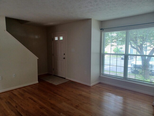 Foto del edificio - 209 Stratford Dr