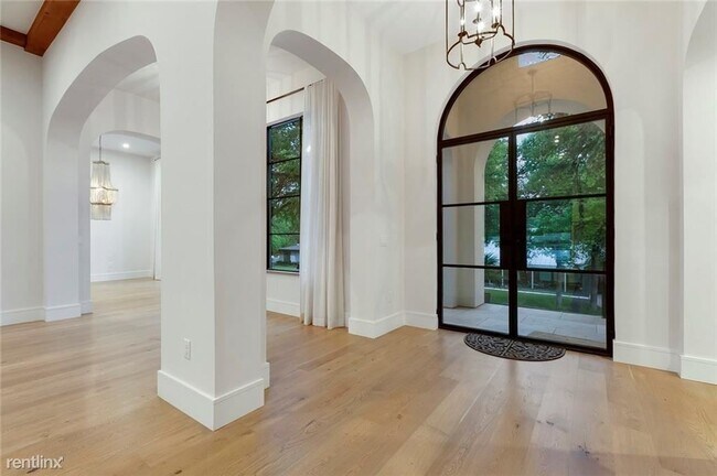 Foto del edificio - 2702 Mountain Laurel Dr