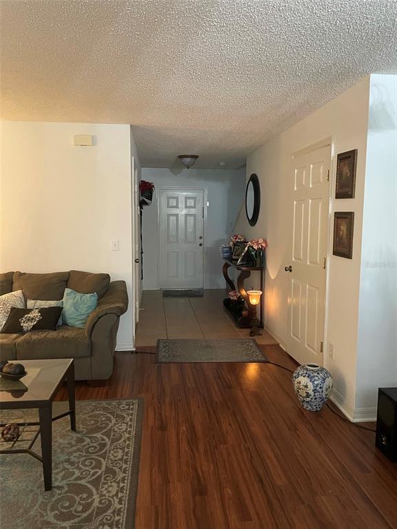 Foto del edificio - 7902 Longwood Run Ln