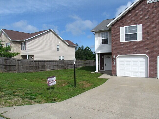 Building Photo - 16785 Huntington Ln