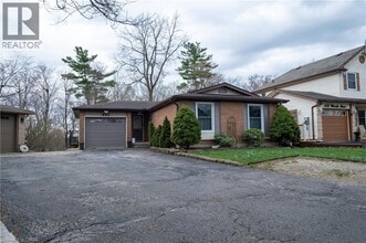 Building Photo - 442 Woods Ln