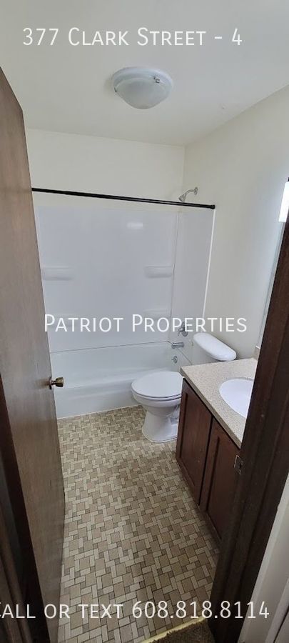 Building Photo - 2 BEDROOM/ 1 BATH APARTMENT -ALL UTILITIES...