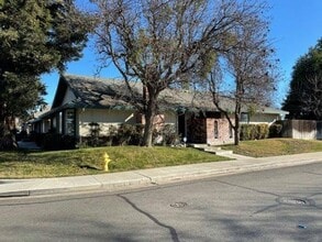 Building Photo - 879 Fordham Dr