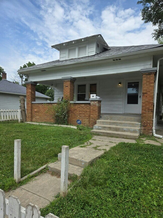 Foto del edificio - 2918 E 18th St