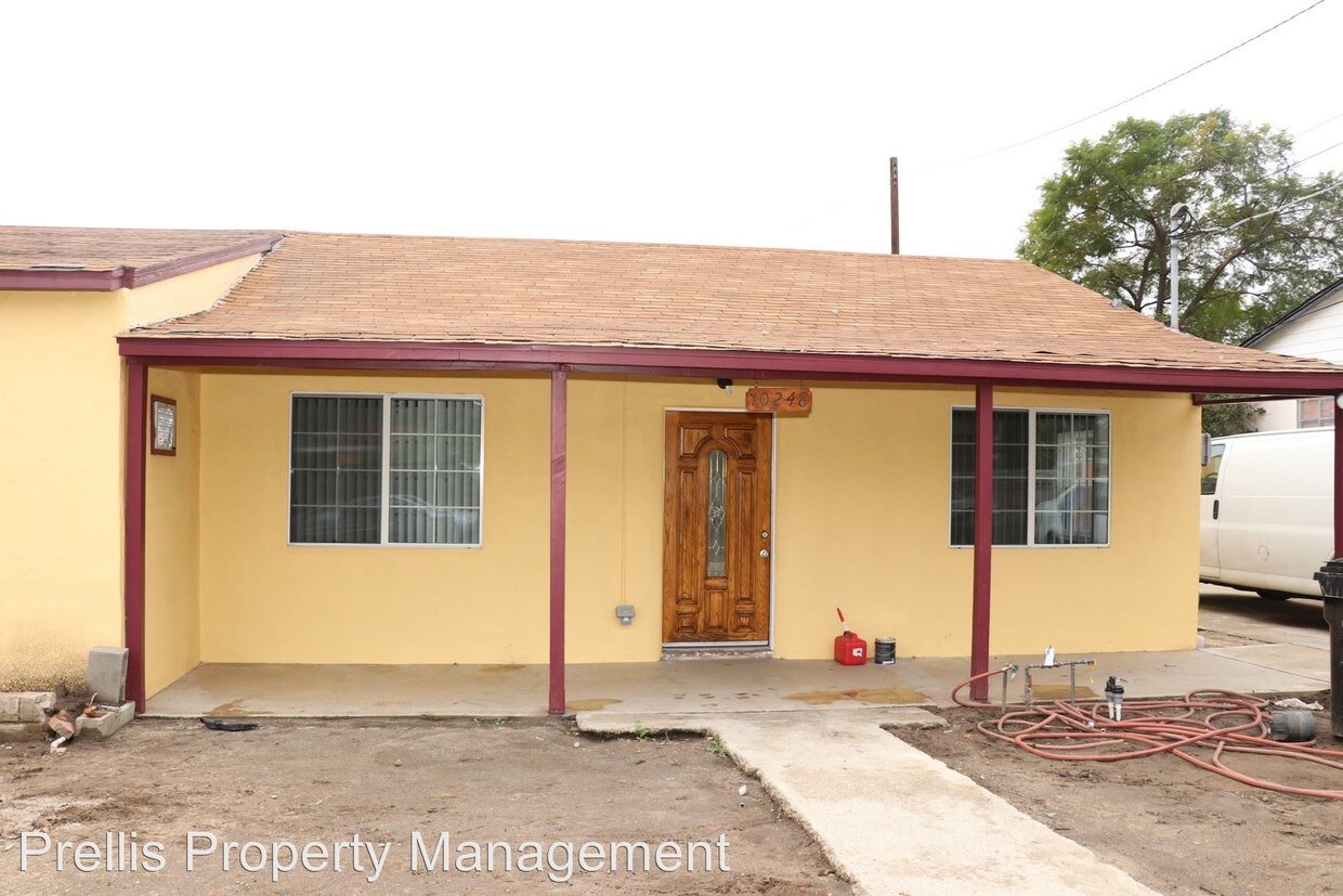 Primary Photo - 10240-10250 Strathern St