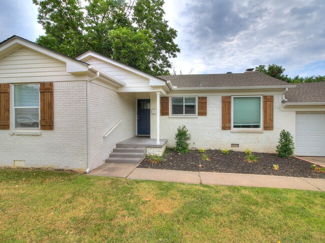Building Photo - 1414 Oxford Way
