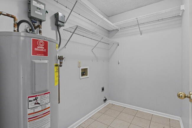 Building Photo - 881 Revere Run Dr