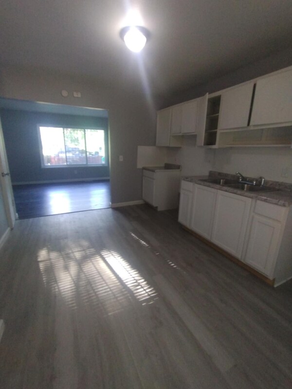Building Photo - 5805 Cloverlawn Dr