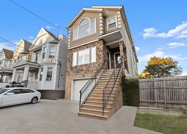 Foto del edificio - 212 Bayview Ave
