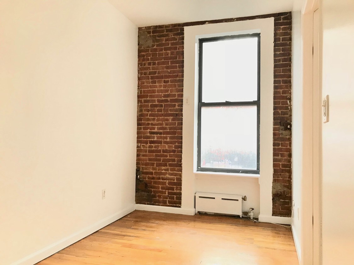 Primary Photo - 513 W 22nd St