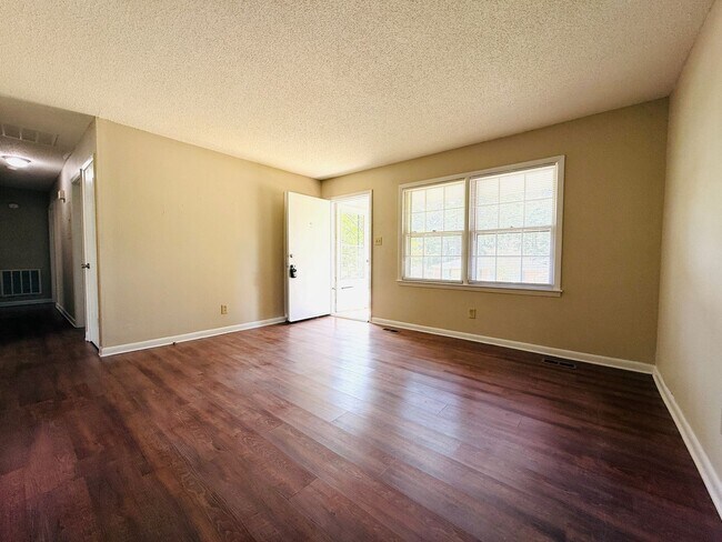 Building Photo - 289 Ramona Dr
