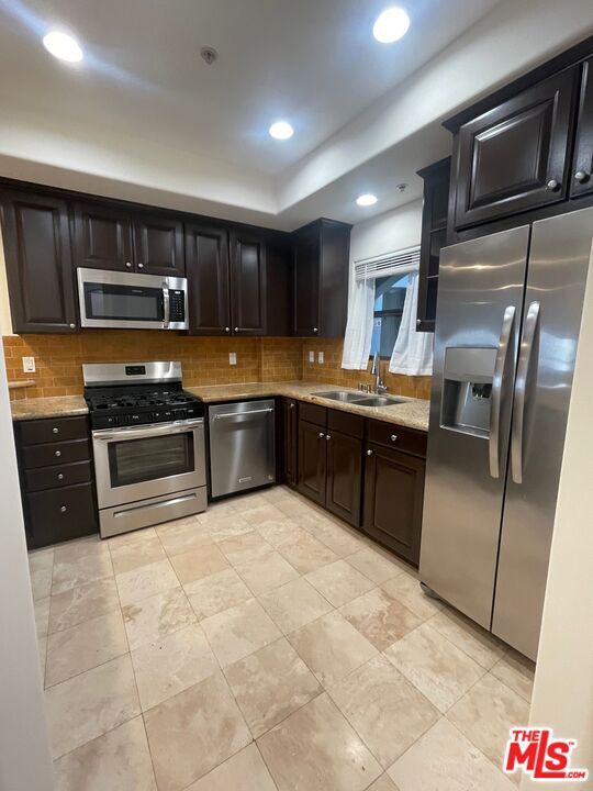 Foto del edificio - 12104 Hoffman St