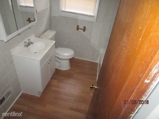 Foto del edificio - 3 br, 1 bath House - 19741 Waltham St