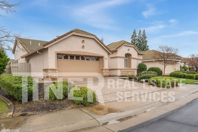 Building Photo - Immaculate 55+ Community Sun City 3 Bedroo...