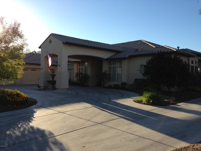 Building Photo - 12659 W El Nido Ct