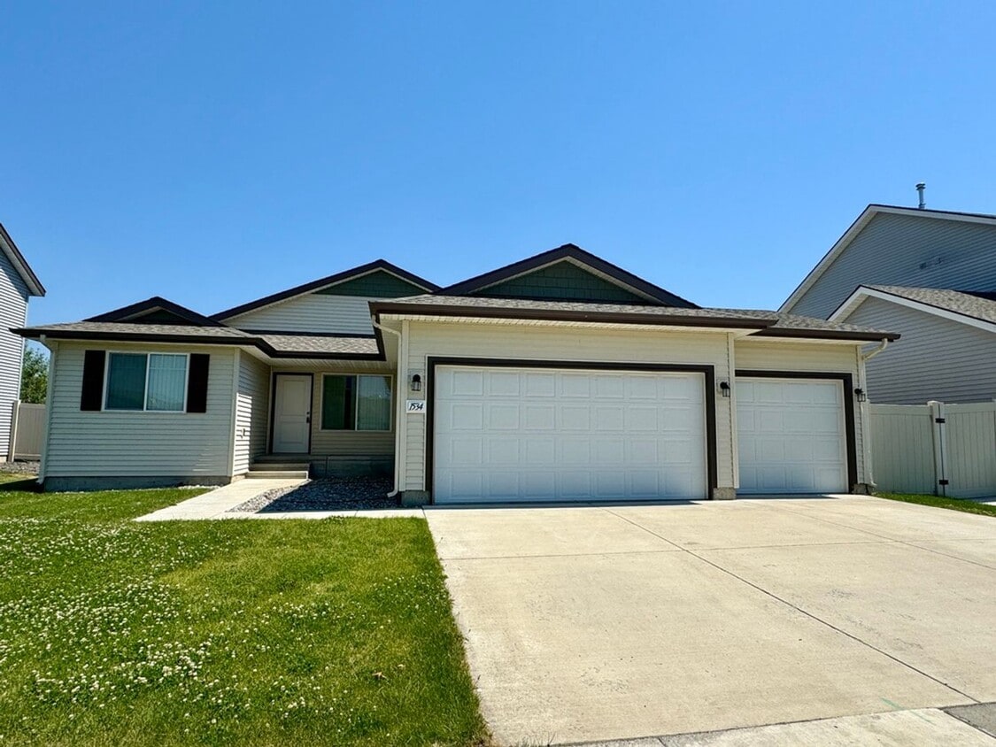 Primary Photo - 3 Bed, 2 Bath Post Falls Home with Large G...