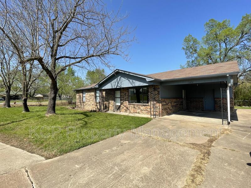 Primary Photo - 1204 N Davis St