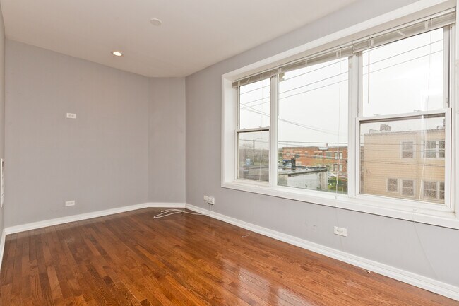 Foto del edificio - 2346 W 24th Pl