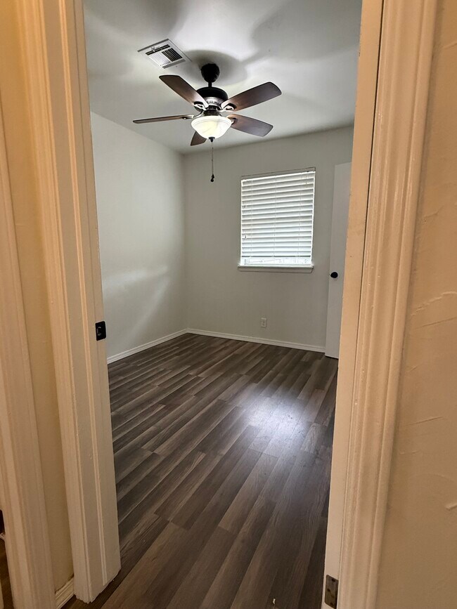 Foto del edificio - 613 S Meadow Ln