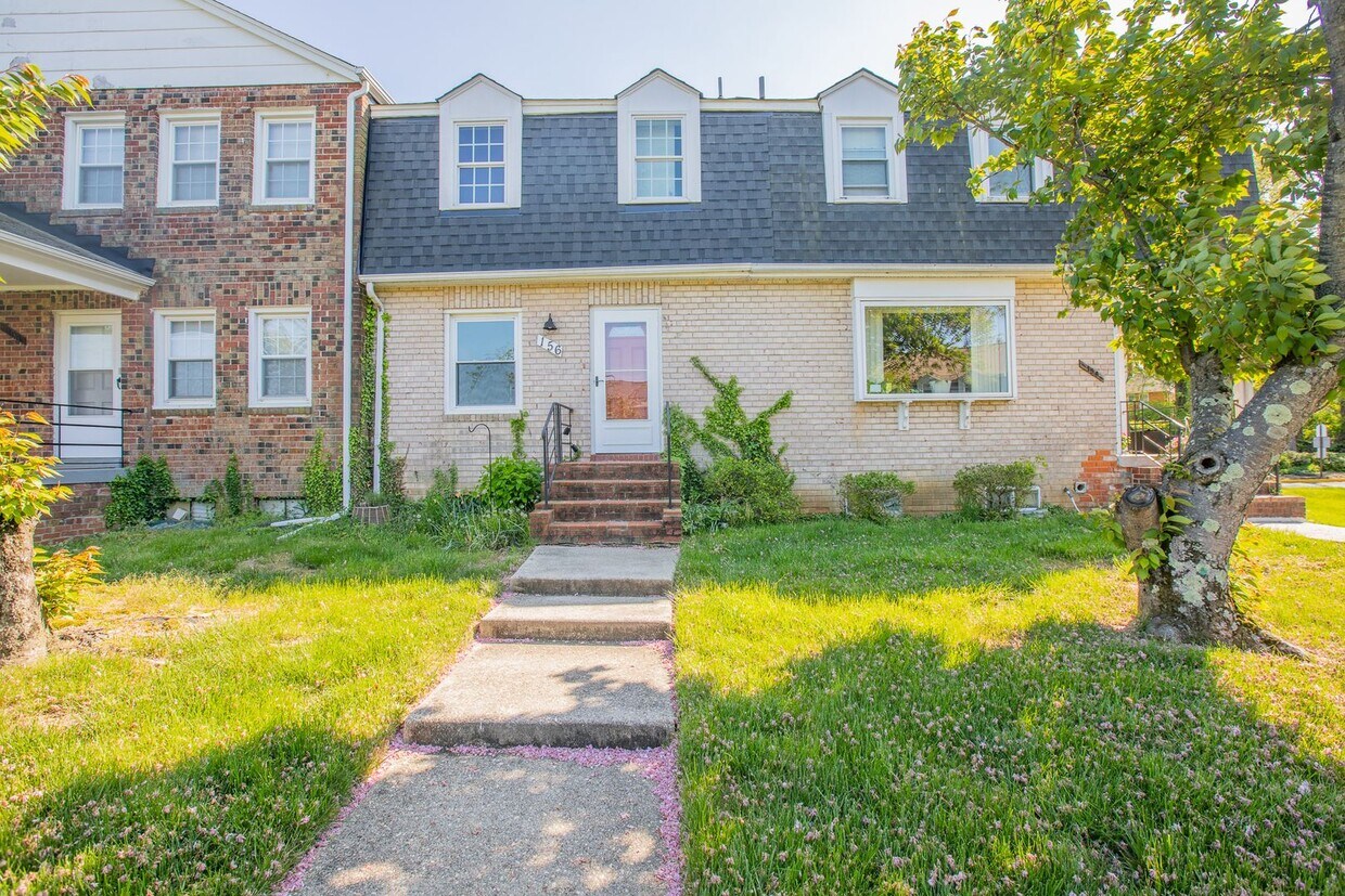 Primary Photo - Charming 2 BR/3 BA Townhome in Kettering!
