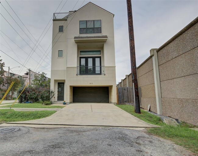 Building Photo - 1613 Bonner St
