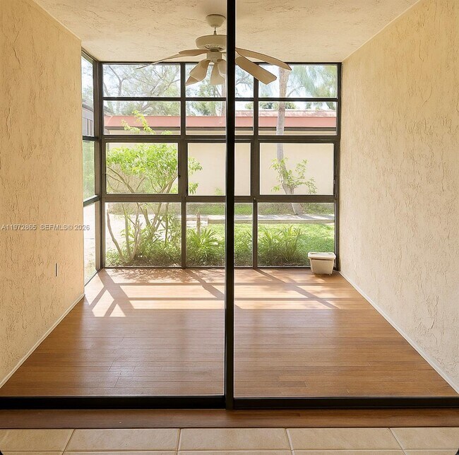 Foto del edificio - 800 NE 199th St