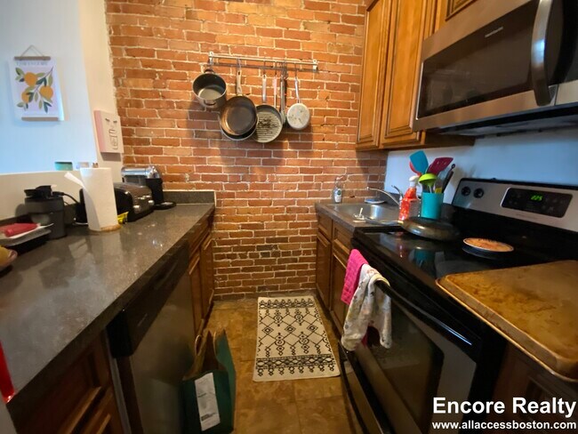 Building Photo - 19 Cortes St