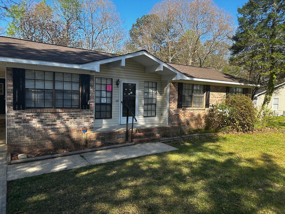 Primary Photo - 1618 Circle Dr