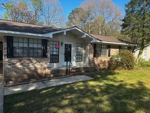 Building Photo - 1618 Circle Dr