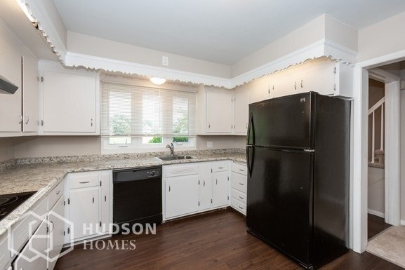 Foto del edificio - NOW AVAILABLE!  - 211 Thompson Ave, Bound ...