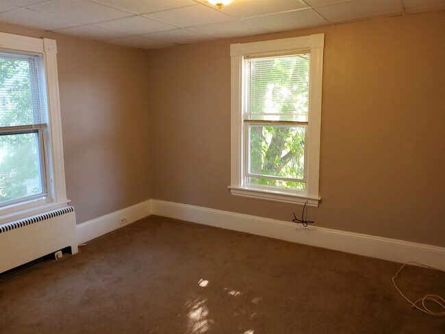 Building Photo - 377 Lake Ave