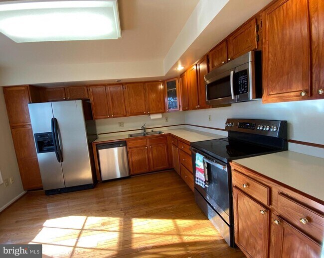Building Photo - 8756 Birkenhead Ct