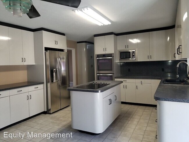 Foto del edificio - 5 br, 4 bath House - 12 Stanton Drive