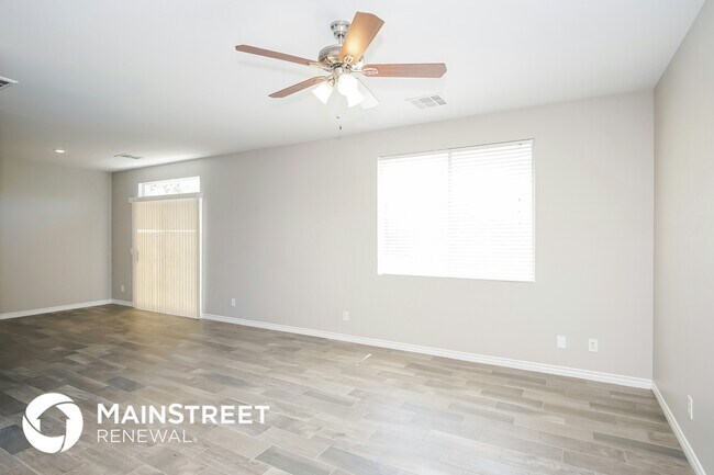 Building Photo - 975 E Scarlet Haze Ave