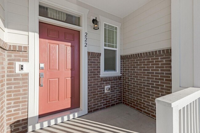 Foto del edificio - Come home to this low maintenance gem!