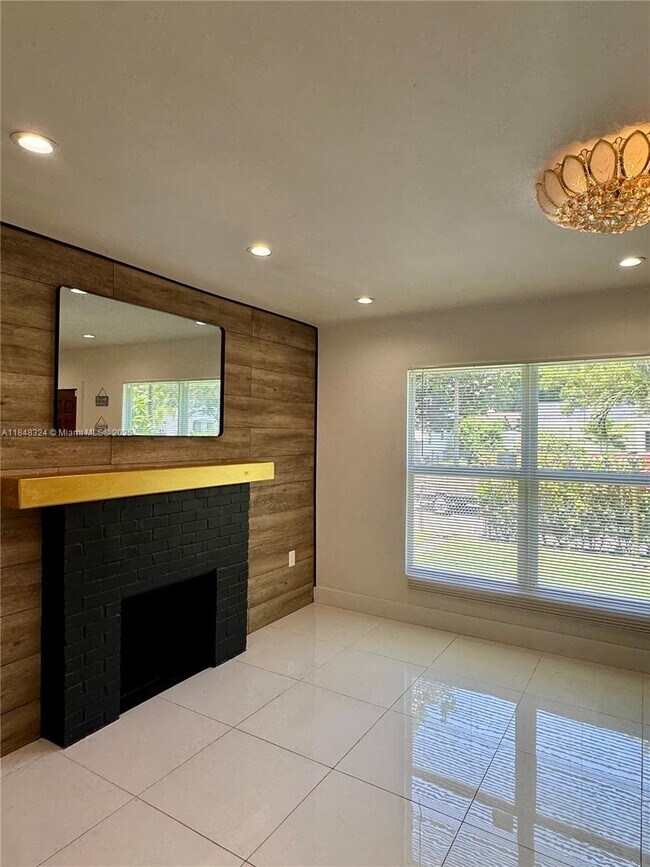 Foto del edificio - 766 NW 45th St