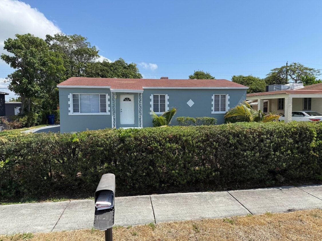 Foto principal - New Rental Listing in Riviera Beach, FL!