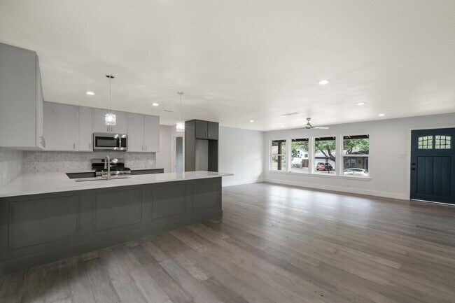 Building Photo - 9714 Hansford Dr