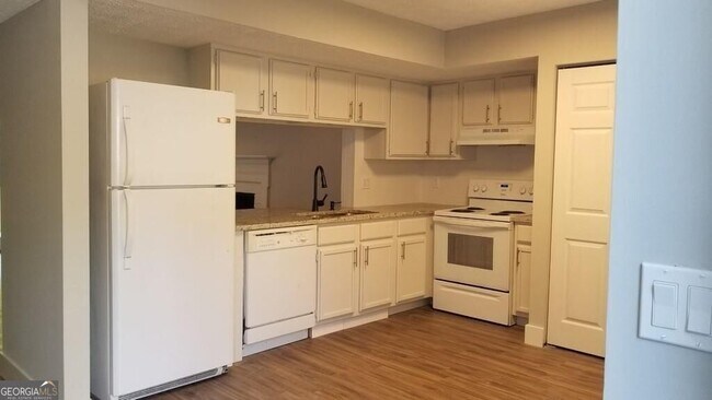 Foto del edificio - 8852 Long Beach Cir