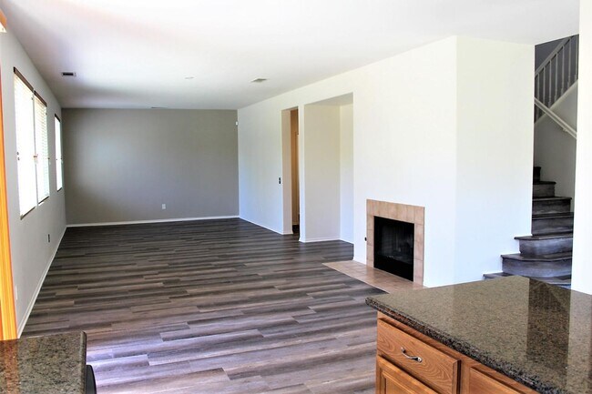 Foto del edificio - 3 Bed 3 Bath Menifee Home for rent