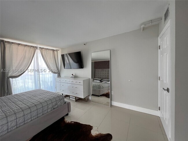 Foto del edificio - 1035 West Dr