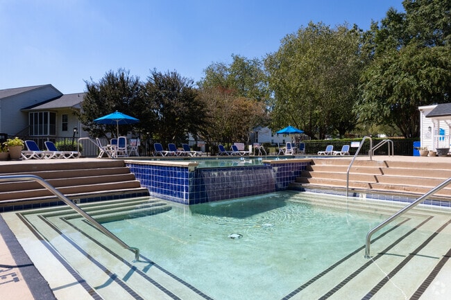 Piscina - Huntington Apartments