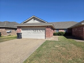 Building Photo - 10201 Lilac Ln