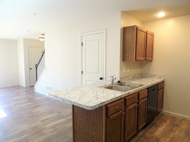 Foto del edificio - 228 Lakeside Xing