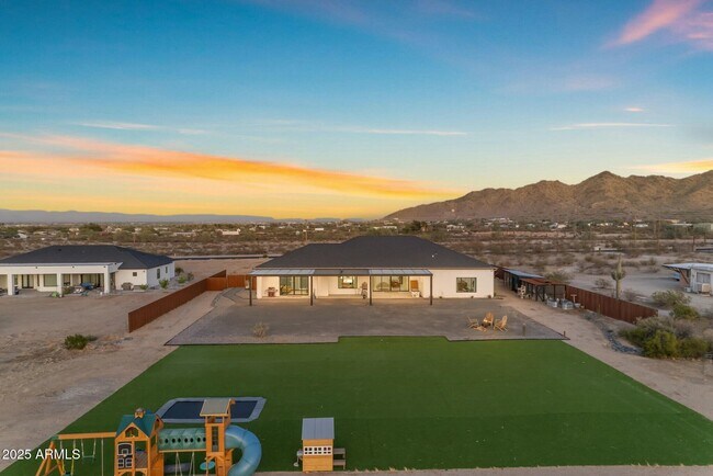 Foto del edificio - 35150 N Bell Rd