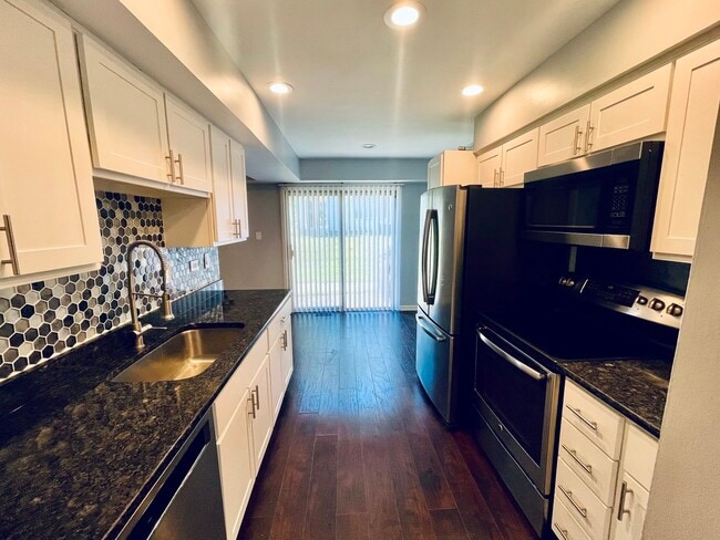 Building Photo - 613 Academy Ct