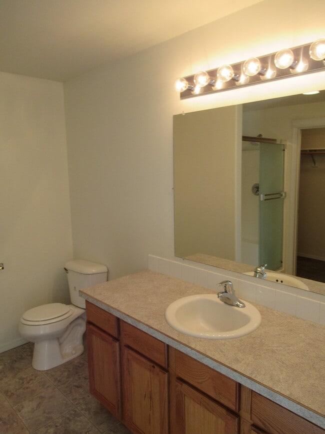 Building Photo - Three Bedroom Home in Independence