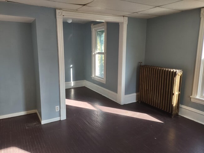 living room - 412 8th St SW