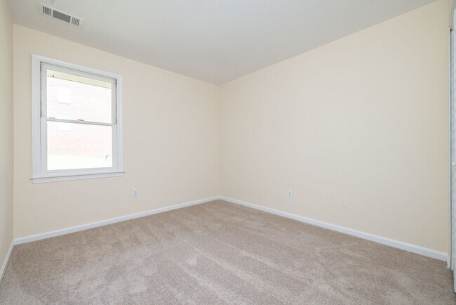 Building Photo - 1533 Americana Dr